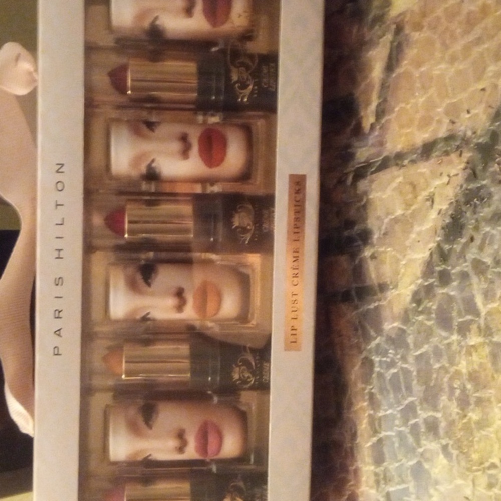 Paris Hilton Lipsticks Set